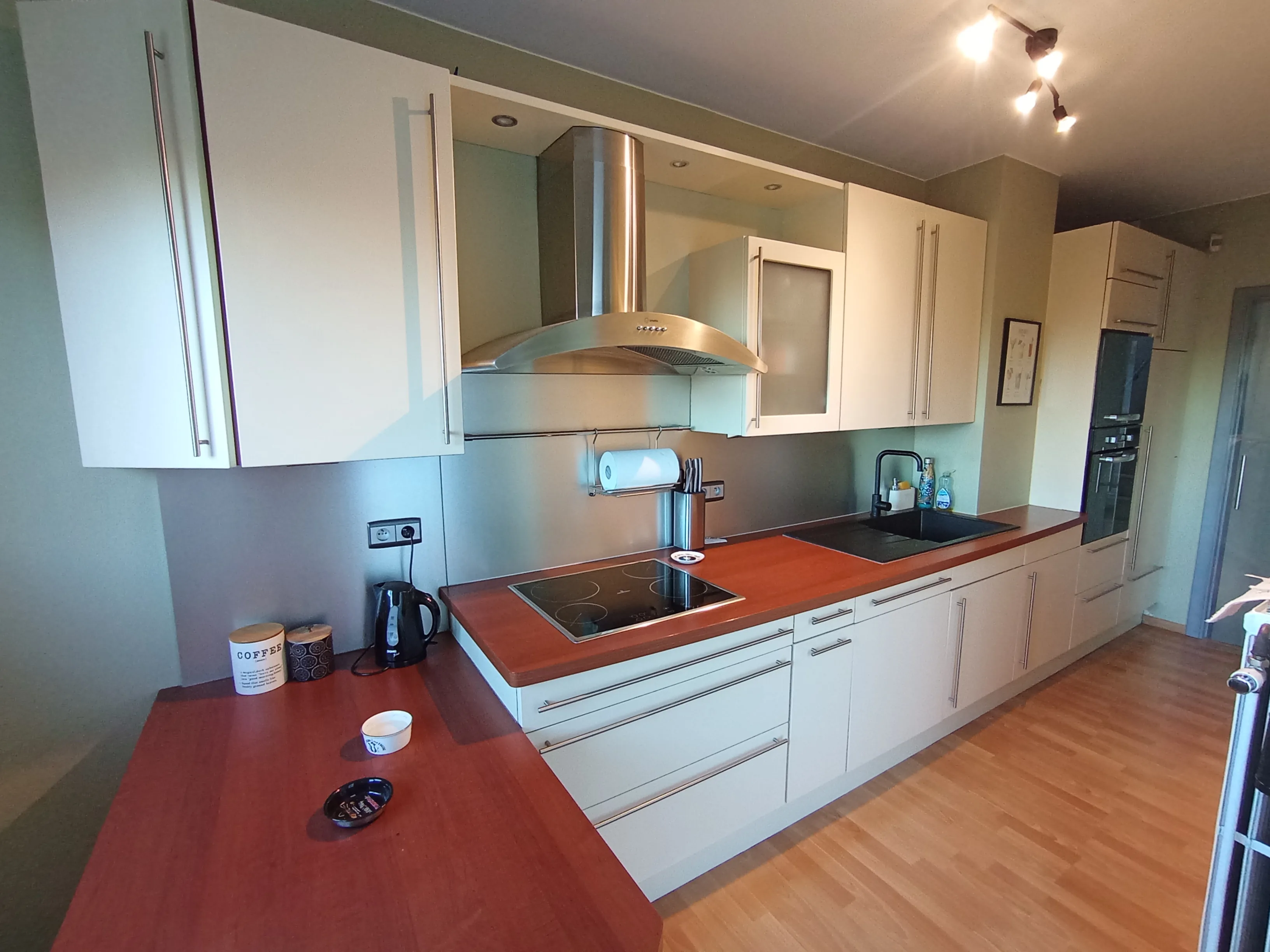 Cuisine avant covering